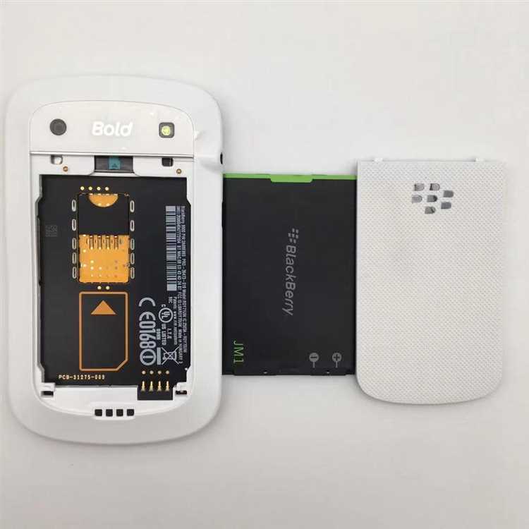 Взгляд на BlackBerry Bold 9980 (R47): уникальный дизайн и QWERTY-клавиатура