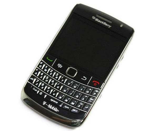 BlackBerry Bold 9980 (R47) с непонятным дизайном и QWERTY-клавиатурой