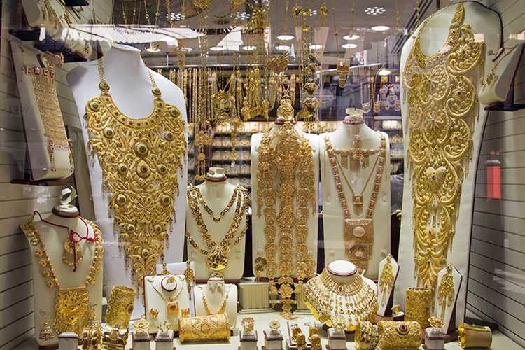 Что делает Gold Souk таким особенным местом для шопинга?