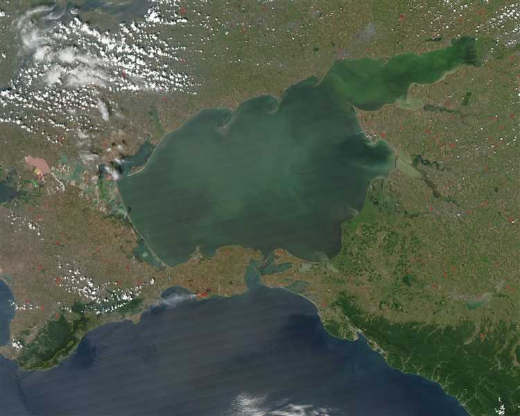 Какое море находится ближе к Ростову-на-Дону: Черное или Азовское?