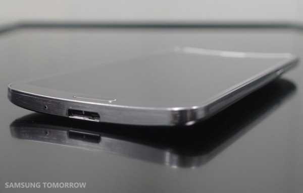 Samsung Galaxy Round: первый смартфон с изогнутым экраном.