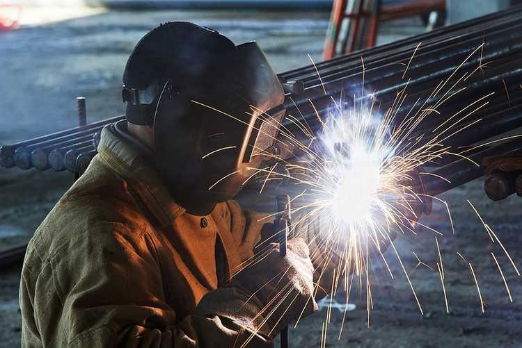 Сварщик и сварщик НАКС: различия и особенности профессий